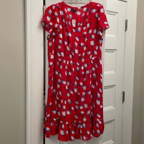 Talbots Dresses & Skirts - Talbots Flutter Sleeve Floral Dress NWT